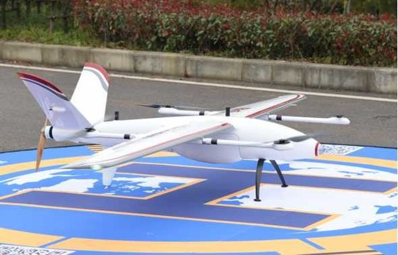 รัศมีการควบคุม 30 กม. VTOL ปีกคงที่ UAV FengHu การบินขึ้นในแนวตั้งโดรนปีกคงที่